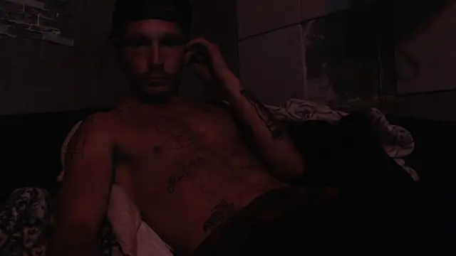 Snapshot of mastertrap chatting on October 1, 9:59 am mastertrap online show from October 1, 9:59 am