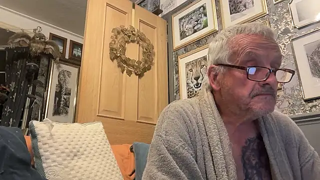 poggles online show from October 19, 8:31 pm