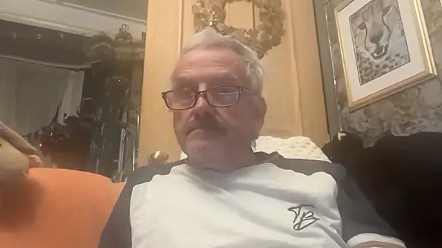 poggles online show from November 14, 10:40 pm