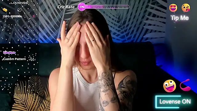 Snapshot of ChristyCrayme chatting on February 6, 10:57 pm ChristyCrayme online show from February 6, 10:57 pm