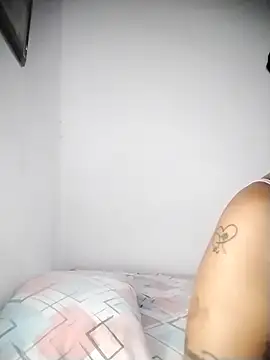 Snapshot of EbonyHorrny chatting on February 18, 12:23 pm EbonyHorrny online show from February 18, 12:23 pm