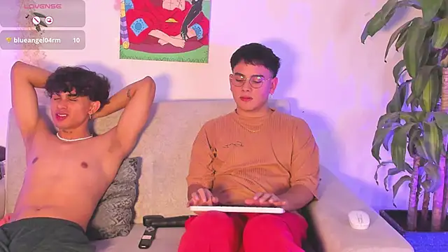 Snapshot of Young_Ben chatting on November 23, 1:38 am Young Ben online show from November 23, 1:38 am