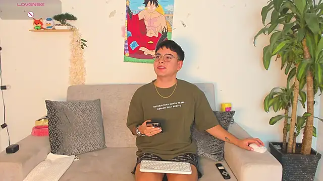 Snapshot of Young_Ben chatting on November 29, 4:10 pm Young Ben online show from November 29, 4:10 pm