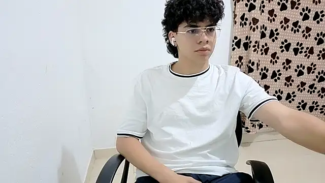 Snapshot of Kei_Dream chatting on October 5, 1:59 am Kei Dream online show from October 5, 1:59 am