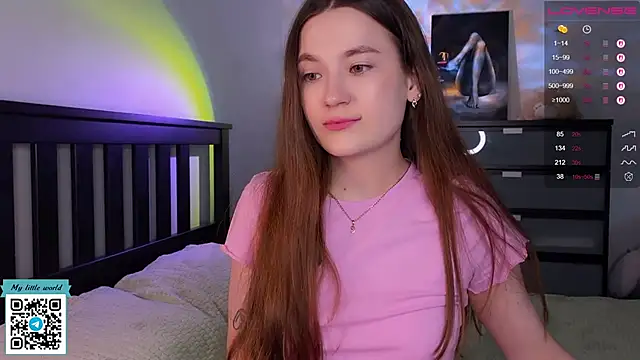 Snapshot of mia_here chatting on October 5, 8:18 pm mia here online show from October 5, 8:18 pm