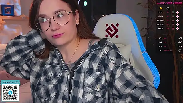 Snapshot of mia_here chatting on October 20, 11:54 am mia here online show from October 20, 11:54 am