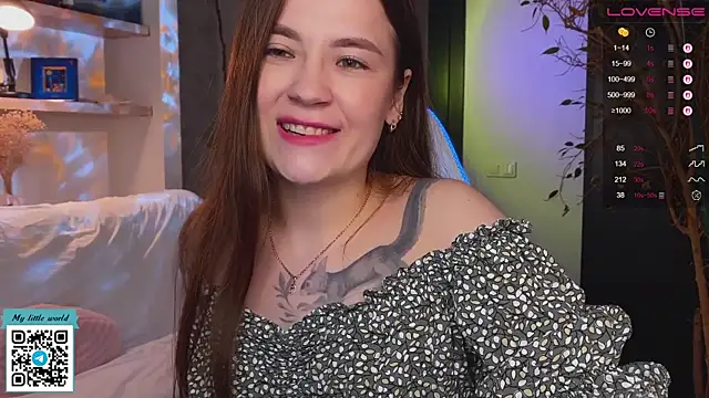 Snapshot of mia_here chatting on October 21, 11:11 am mia here online show from October 21, 11:11 am