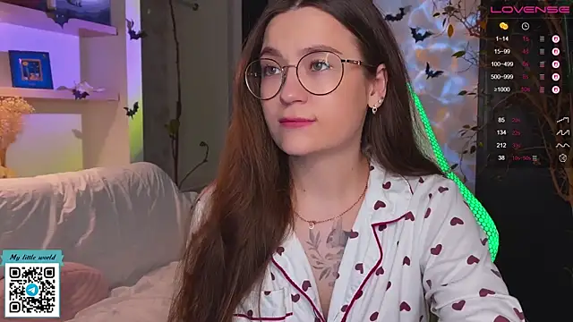 mia here online show from October 28, 12:09 pm