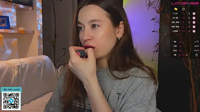 mia here online show from December 1, 2:16 am