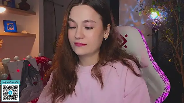 mia here online show from December 15, 11:58 am