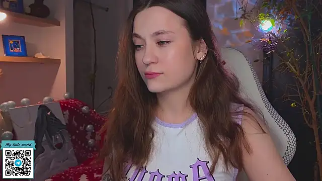 mia here online show from December 16, 10:42 am