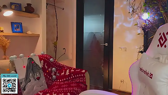 mia here online show from December 19, 11:28 am