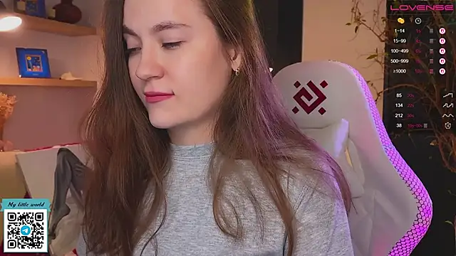 mia here online show from December 20, 12:12 pm