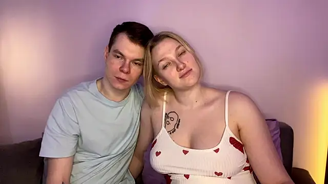 Snapshot of julielourens chatting on February 8, 8:40 am julielourens online show from February 8, 8:40 am