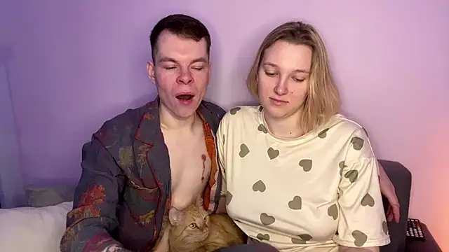 Snapshot of julielourens chatting on March 7, 7:38 am julielourens online show from March 7, 7:38 am