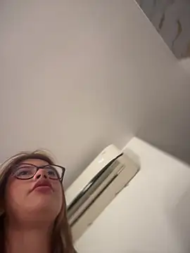 sara calderon online show from February 15, 1:31 pm