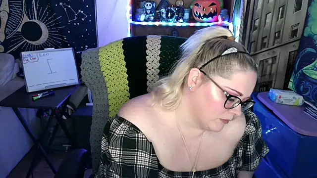 Kinky Witch online show from May 15, 6:37 pm