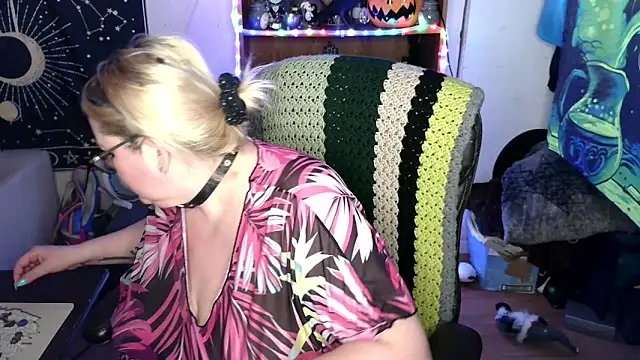 Kinky Witch online show from May 28, 7:00 pm