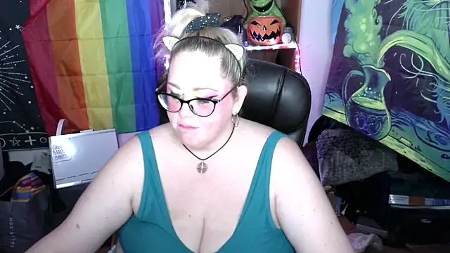 Snapshot of Kinky_Witch chatting on June 10, 12:22 am Kinky Witch online show from June 10, 12:22 am
