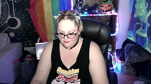 Snapshot of Kinky_Witch chatting on June 11, 12:32 am Kinky Witch online show from June 11, 12:32 am