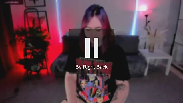 lunaalli online show from February 8, 9:18 pm