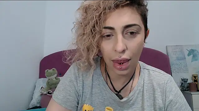 Snapshot of AAARUNY chatting on September 23, 12:30 pm AAARUNY online show from September 23, 12:30 pm