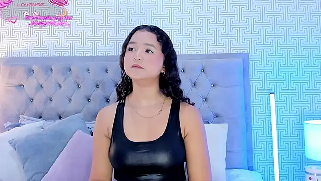 Evaa Lunna  online show from November 29, 7:06 pm