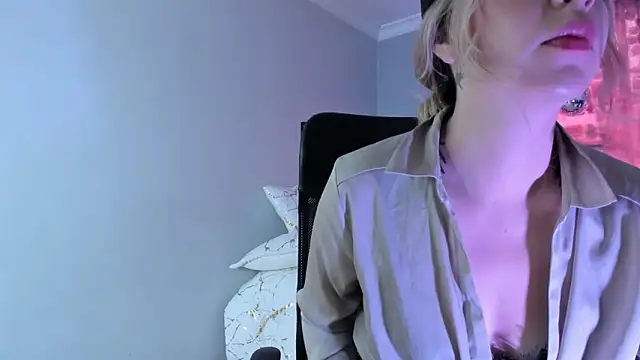 Snapshot of Pamela_Squirtt chatting on December 19, 2:46 pm Pamela Squirtt online show from December 19, 2:46 pm