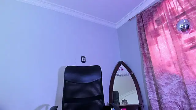 Snapshot of Pamela_Squirtt chatting on January 16, 3:16 pm Pamela Squirtt online show from January 16, 3:16 pm