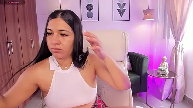 DANDARA THOM online show from November 1, 7:05 pm