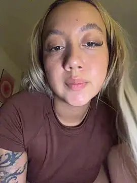 Snapshot of Becca_Johnson_u chatting on January 14, 2:28 am Becca Johnson u online show from January 14, 2:28 am