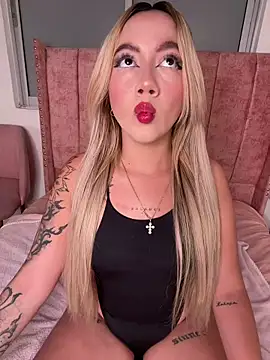 Snapshot of Becca_Johnson_u chatting on February 8, 2:04 am Becca Johnson u online show from February 8, 2:04 am