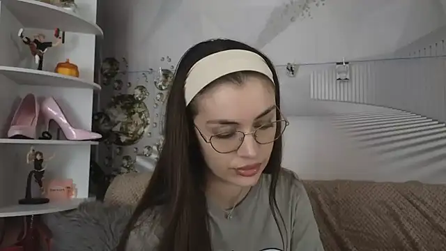 EvoletteLouLou online show from November 5, 5:24 pm