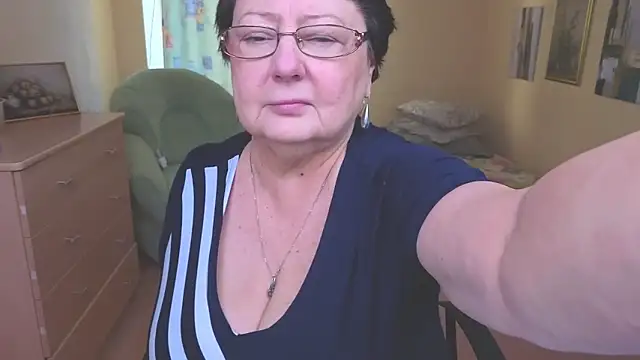 Snapshot of Margo_Moll chatting on December 15, 8:40 am Margo Moll online show from December 15, 8:40 am