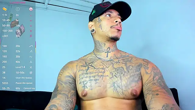 Snapshot of David_tatto1 chatting on June 18, 4:46 am David tatto1 online show from June 18, 4:46 am