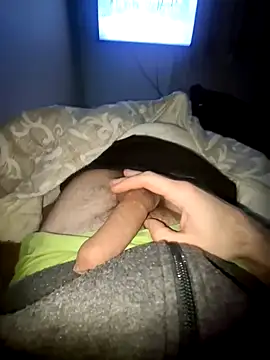 Snapshot of busters32 chatting on April 13, 11:10 pm busters32 online show from April 13, 11:10 pm