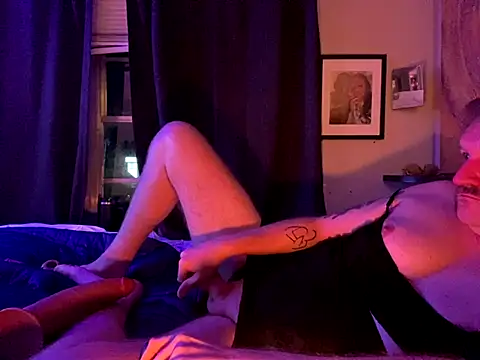 Snapshot of lilthicky352 chatting on October 3, 3:03 am lilthicky352 online show from October 3, 3:03 am