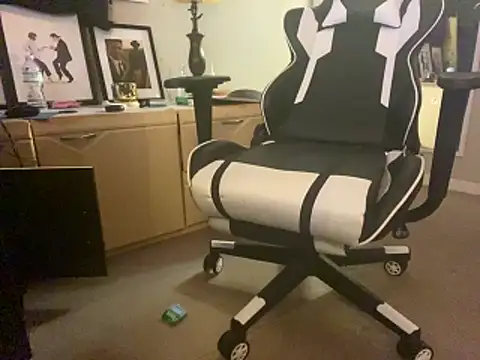 Snapshot of lilthicky352 chatting on October 15, 11:16 pm lilthicky352 online show from October 15, 11:16 pm