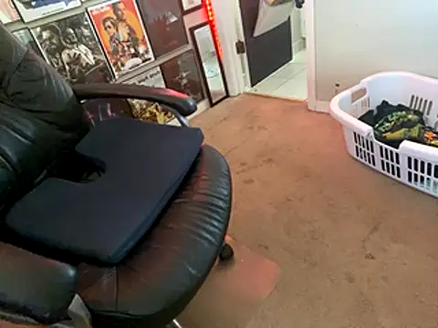 Snapshot of lilthicky352 chatting on November 7, 4:18 pm lilthicky352 online show from November 7, 4:18 pm