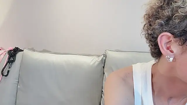 Snapshot of 19cmfuck18girl chatting on July 18, 3:49 pm 19cmfuck18girl online show from July 18, 3:49 pm