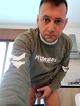 Snapshot of Alessio1987 chatting on February 18, 6:53 am Alessio1987 online show from February 18, 6:53 am