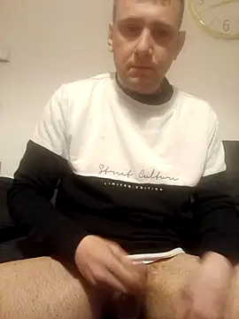 Snapshot of Alessio1987 chatting on February 24, 7:12 pm Alessio1987 online show from February 24, 7:12 pm