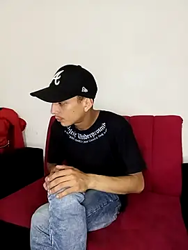 andrewcoopper1 online show from April 18, 1:53 am