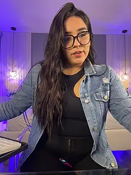 Snapshot of KatlynRous chatting on June 20, 7:05 pm KatlynRous online show from June 20, 7:05 pm