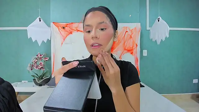 ania gomez online show from October 18, 10:10 pm