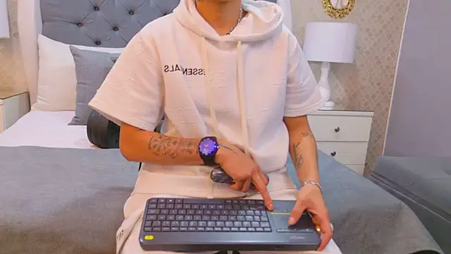 ZoeKrug online show from October 6, 11:40 am