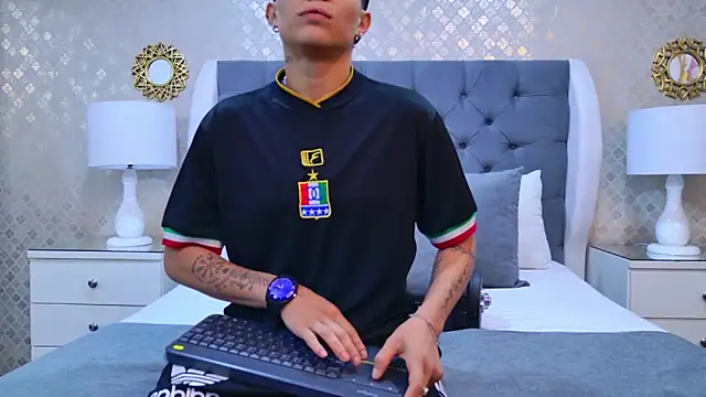 ZoeKrug online show from October 28, 11:47 am