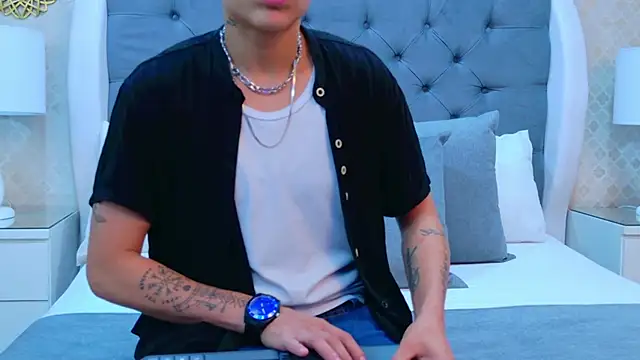 ZoeKrug online show from November 1, 12:07 pm