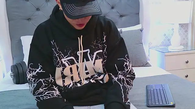 ZoeKrug online show from January 14, 11:49 am