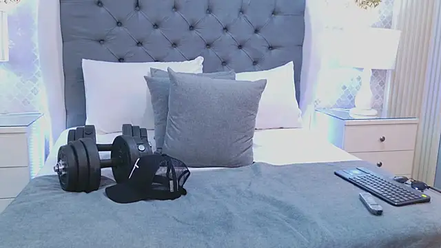 ZoeKrug online show from January 18, 3:27 pm